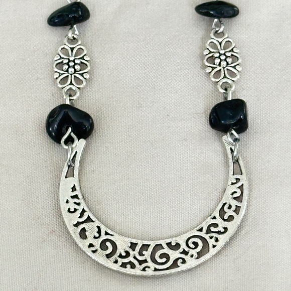 Silver Tone Crescent Moon Filigree Necklace w/Black Onyx Crystal/Stone Chips - Picture 4 of 15
